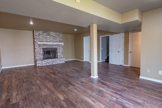 1957 W Nottingham Street, Springfield, MO 65810