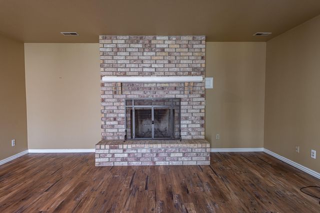 1957 W Nottingham Street, Springfield, MO 65810