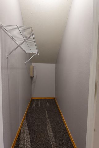 1957 W Nottingham Street, Springfield, MO 65810