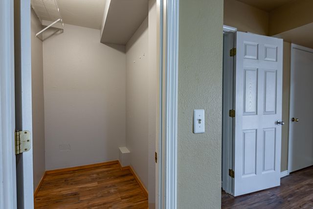 1957 W Nottingham Street, Springfield, MO 65810