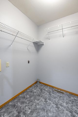 1957 W Nottingham Street, Springfield, MO 65810