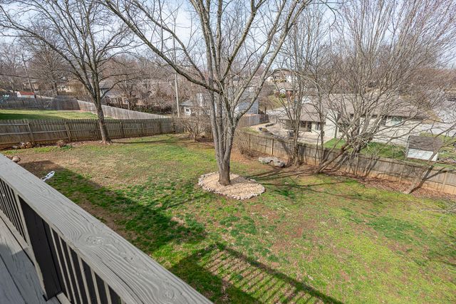 1957 W Nottingham Street, Springfield, MO 65810