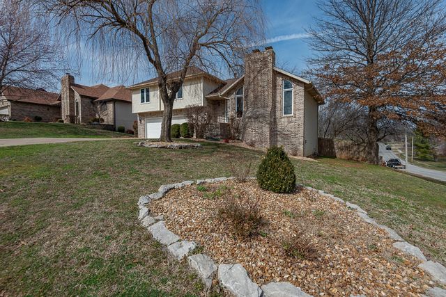 1957 W Nottingham Street, Springfield, MO 65810