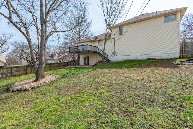 1957 W Nottingham Street, Springfield, MO 65810