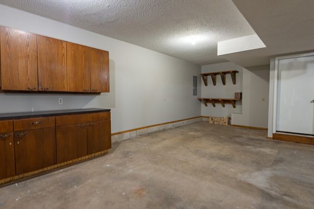 1957 W Nottingham Street, Springfield, MO 65810