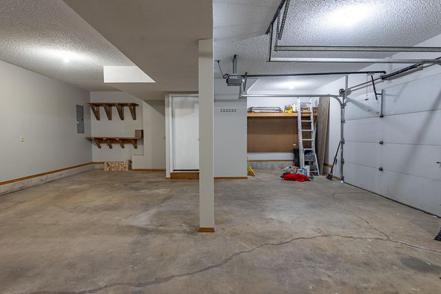 1957 W Nottingham Street, Springfield, MO 65810