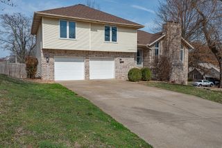 1957 W Nottingham Street, Springfield, MO 65810