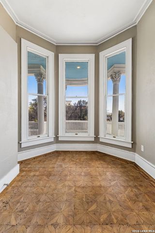 339 W Woodlawn Ave, San Antonio, TX 78212