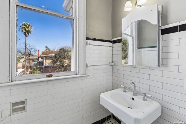 339 W Woodlawn Ave, San Antonio, TX 78212