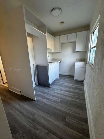 1121 NW 40th St 1, Miami, FL 33127