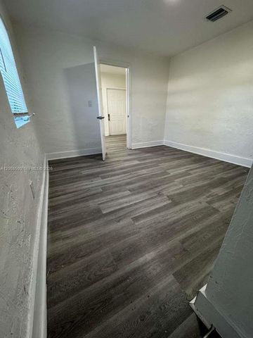 1121 NW 40th St 1, Miami, FL 33127