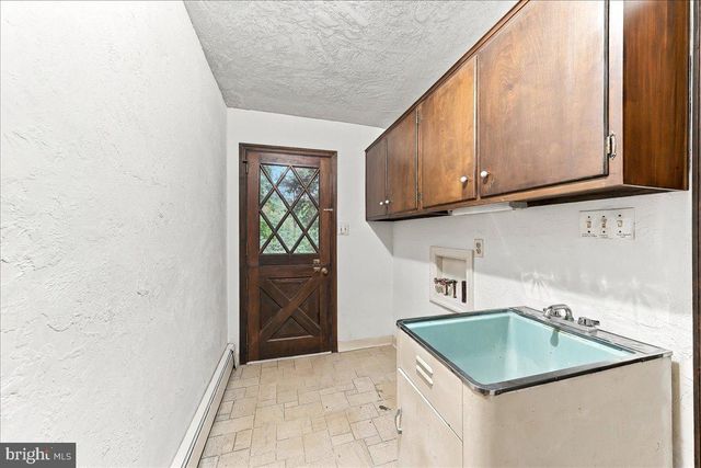 1422 BOBOLINK LN, West Chester, PA 19382