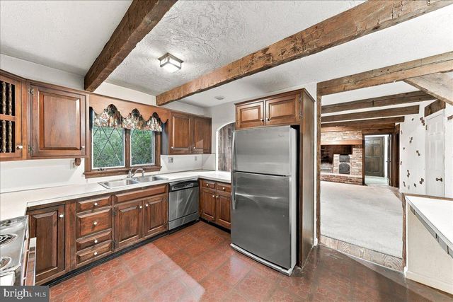 1422 BOBOLINK LN, West Chester, PA 19382