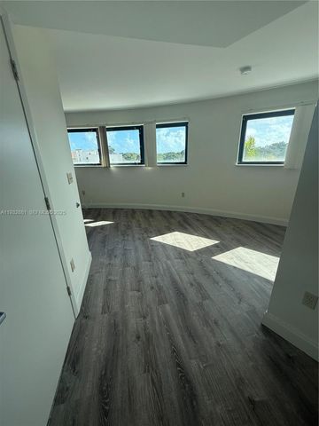 5725 SW 72nd St 5725, Miami, FL 33143