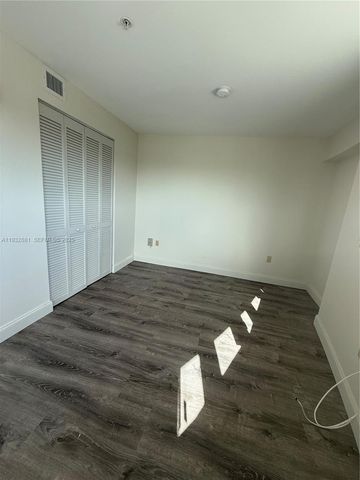 5725 SW 72nd St 5725, Miami, FL 33143