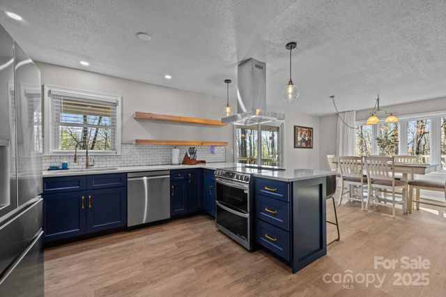 159 Long John Drive, Hendersonville, NC 28791