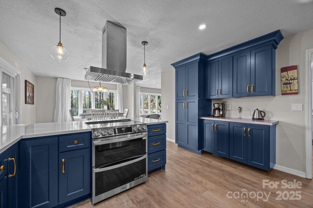 159 Long John Drive, Hendersonville, NC 28791