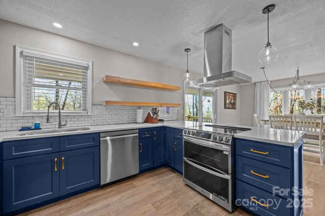 159 Long John Drive, Hendersonville, NC 28791