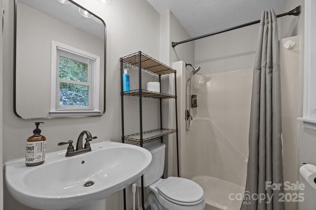 159 Long John Drive, Hendersonville, NC 28791