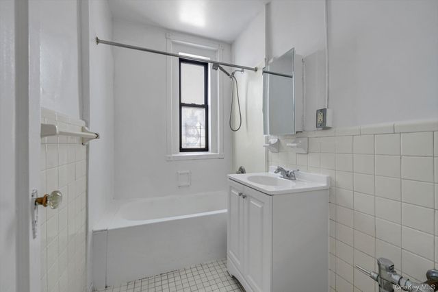 72-34 Austin D3, Forest Hills, NY 11375