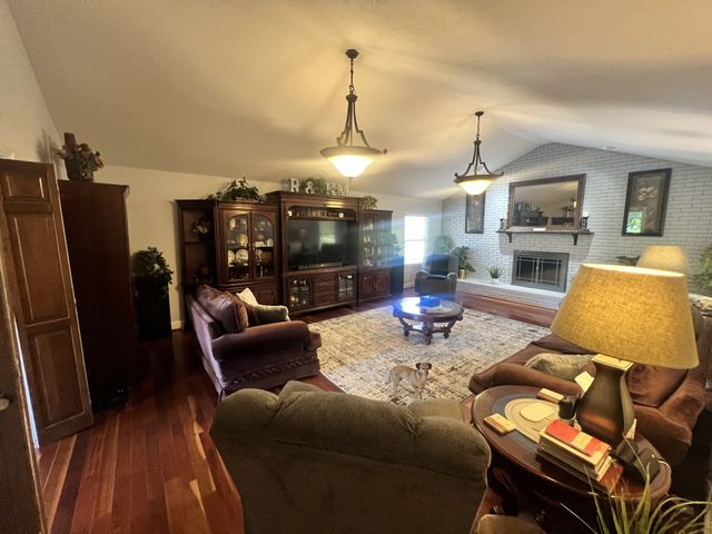 213 Barley Mill Rd, Old Hickory, TN 37138