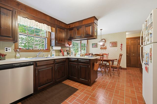 31 Pennacook St, Norfolk, MA 02056