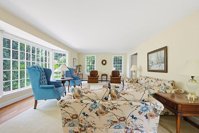 31 Pennacook St, Norfolk, MA 02056