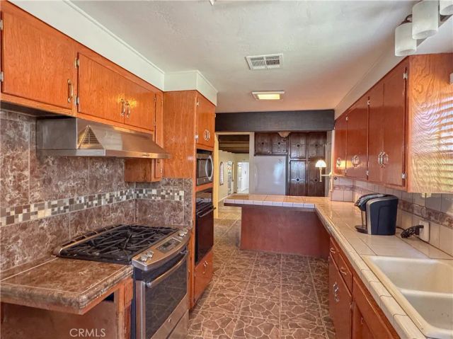 1504 El Toro, Bakersfield, CA 93304