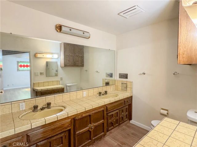 1504 El Toro, Bakersfield, CA 93304
