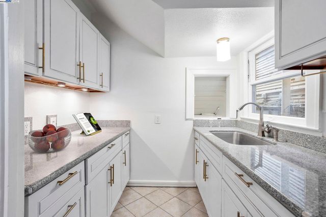 857 Athens Ave, Oakland, CA 94607