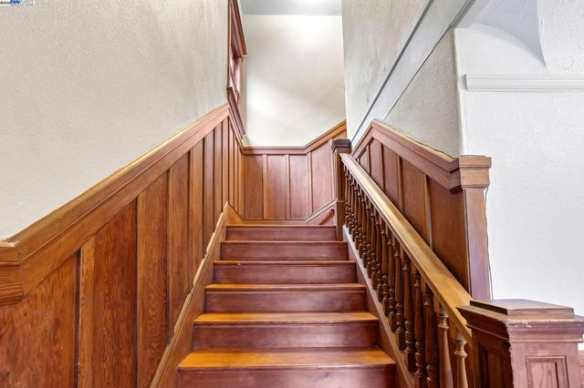 857 Athens Ave, Oakland, CA 94607