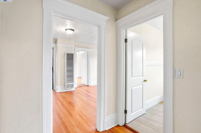 857 Athens Ave, Oakland, CA 94607