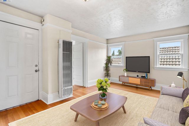 857 Athens Ave, Oakland, CA 94607