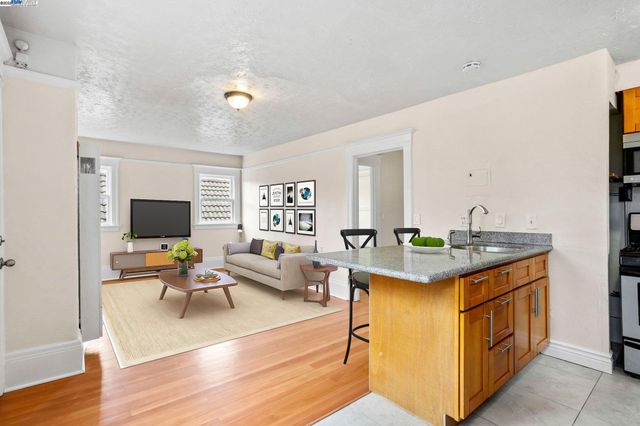 857 Athens Ave, Oakland, CA 94607