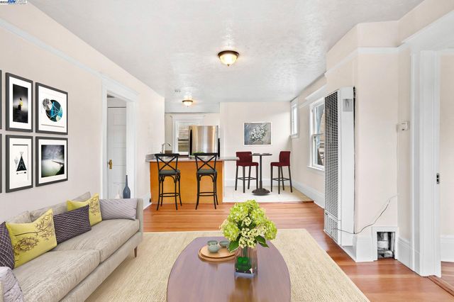 857 Athens Ave, Oakland, CA 94607