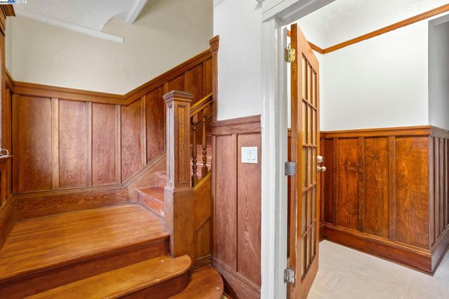 857 Athens Ave, Oakland, CA 94607