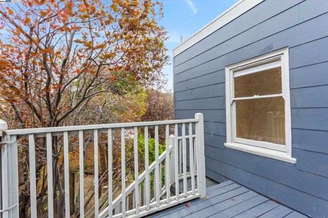 857 Athens Ave, Oakland, CA 94607