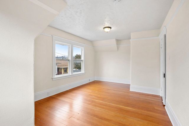 857 Athens Ave, Oakland, CA 94607