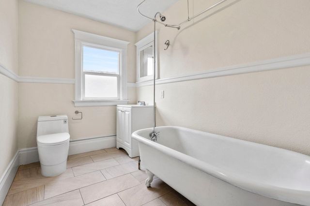 857 Athens Ave, Oakland, CA 94607