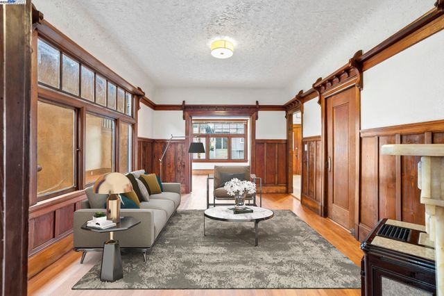 857 Athens Ave, Oakland, CA 94607