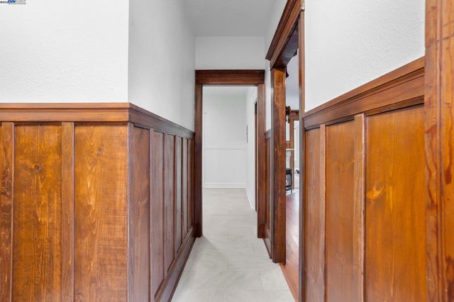 857 Athens Ave, Oakland, CA 94607