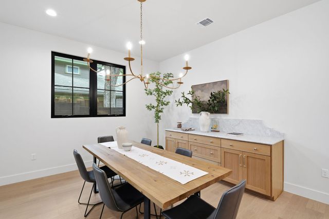 1904 Sharon LN, Austin, TX 78703