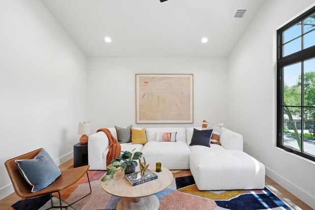 1904 Sharon LN, Austin, TX 78703