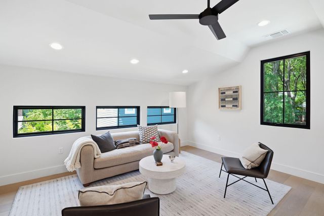 1904 Sharon LN, Austin, TX 78703