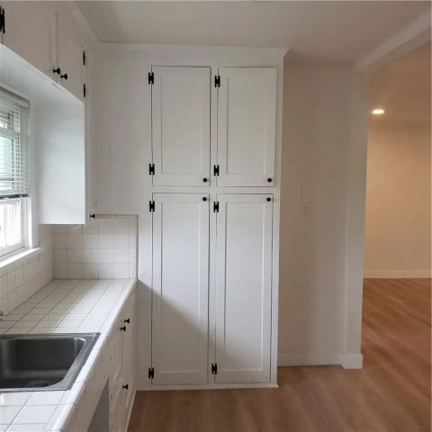 811 Lime Avenue, Long Beach, CA 90813