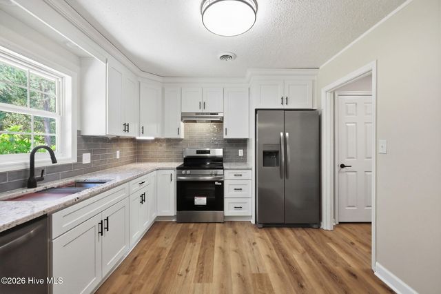 126 Edgewater Drive, West End, NC 27376