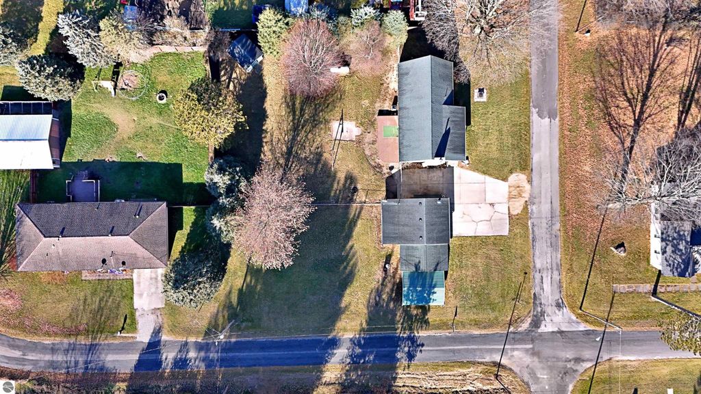 Image 6 of property listing at 303 Wolfe, Luther, MI 49656