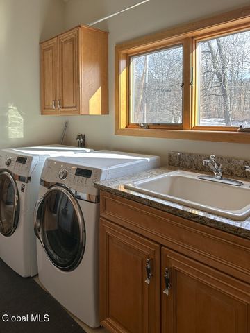 3 Heron Hollow Road, Queensbury, NY 12804