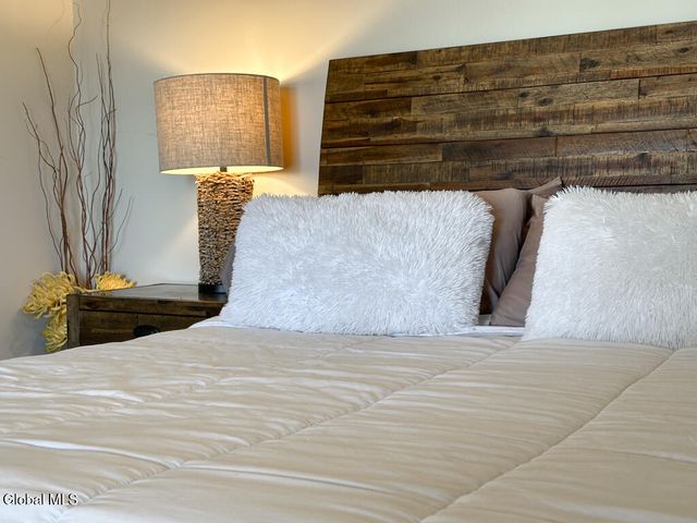 3 Heron Hollow Road, Queensbury, NY 12804