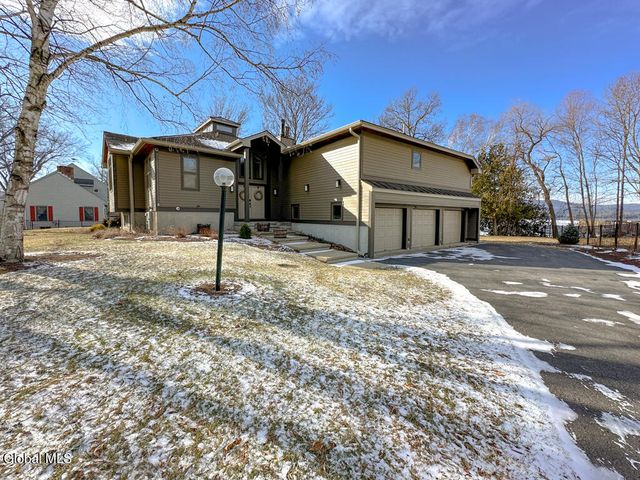 3 Heron Hollow Road, Queensbury, NY 12804